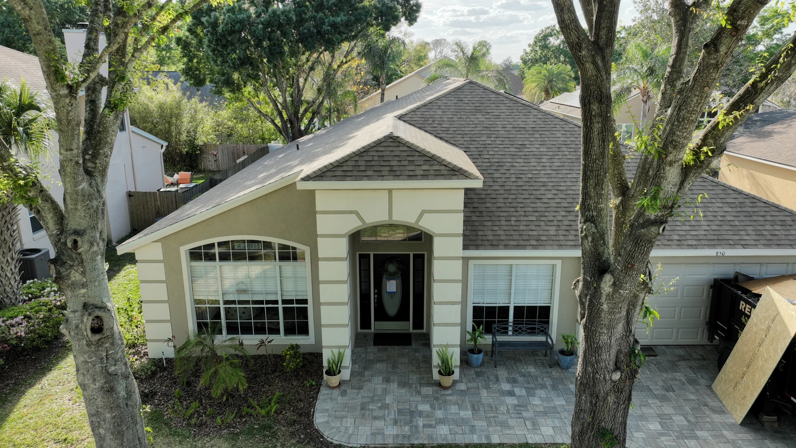 Front view of an Orlando home with a completed IKO Dynasty shingle roof